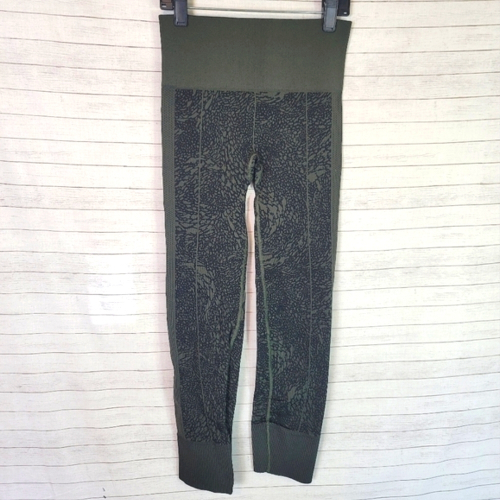 LULULEMON EBB TO STREET LEGGINGS, SZ 2 - Picture 2 of 9
